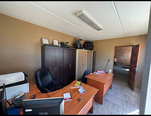 150M² WAREHOUSE TO LET IN CHLOORKOP